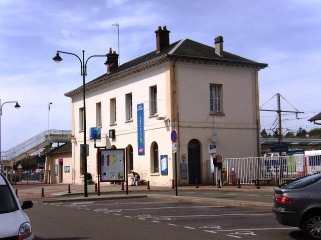 Bâtiment principal de la gare de Dourdan