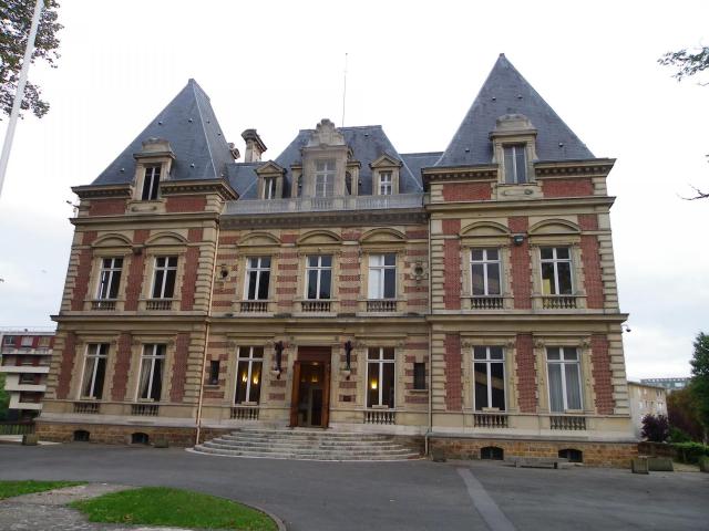 Façade du château des Bergeries à Draveil (Essonne, Île-de-France, France).