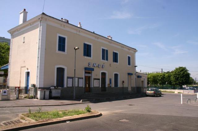 Gare de Ris-Orangis.
