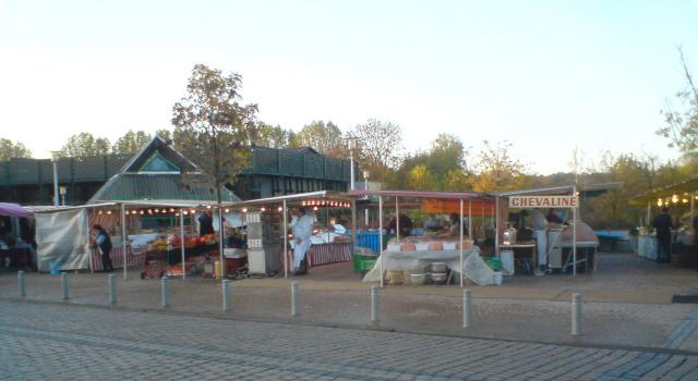 Crosne — Marché — Esplanade des Poètes