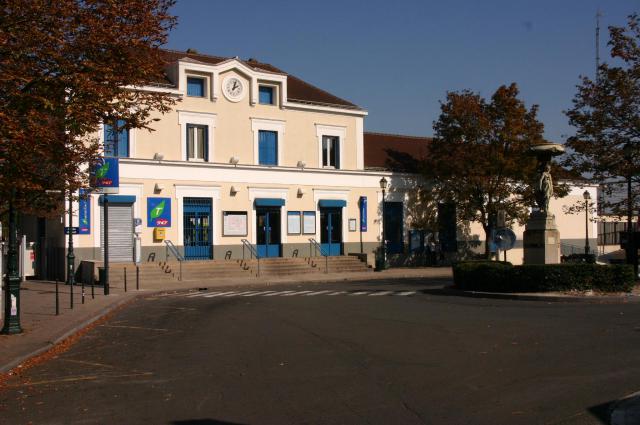 La Gare de Montgeron-Crone, Montgeron (Essonne, Île-de-France, France).