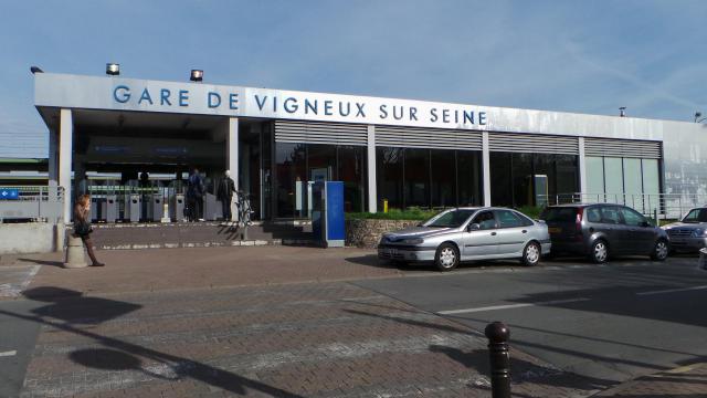 Gare de Vigneux-sur-Seine (Essonne, France).