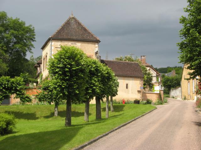 Derrière l'église de Berulle (Aube)