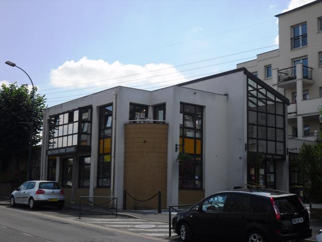 La bibliothèque Pierre Seghers d'Igny (91)