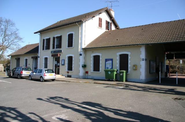 Gare de La fertais-Alais. Le batiment voyageurs.