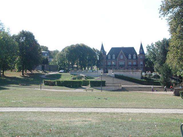 Mairie d'Epinay-sous-Sénart (vue du parc)