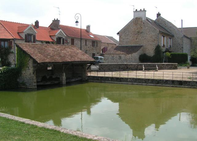 Lavoir à Villeziers, commune de Saint-Jean-de-Beauregard, Essonne, France