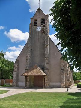 Facade de l'église de Pecqueuse, Essonne, France