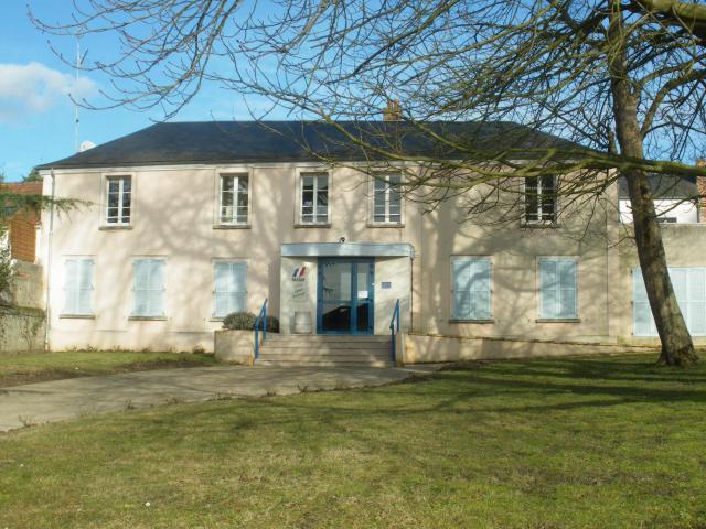 Mairie de Bruyères le Chatel, Essonne, France