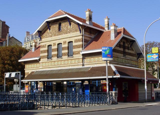 Gare de Meudon - Val Fleury, à Meudon, Hauts-de-Seine, France (bâtiment voyageurs, côté voies)