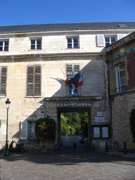 L'hôtel de ville du Plessis-Robinson, Hauts-de-Seine, France.