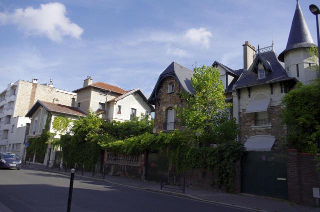 13 rue Denfert-Rochereau, Boulogne-Billancourt en regardant en direction du no 5.