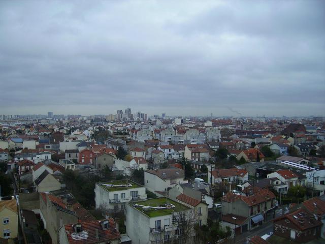 Vue photographique de l'Ouest de Colombes, quartier Plateau, depuis la rue Colbert. Direction Est.