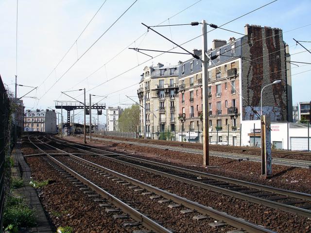 L'extrémité sud de la gare de Colombes, France.