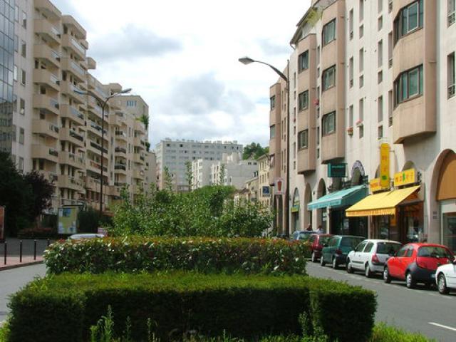 Sevres, Place Gabriel Péri