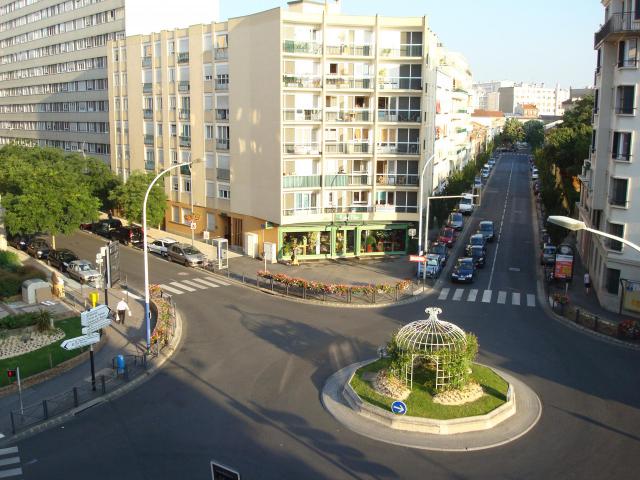 Photographie du carrefour Albert-Legris, situé à Vanves.
