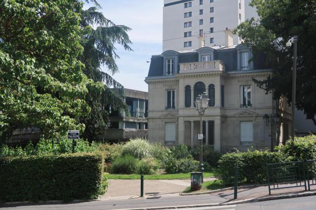 Maison dite château de la Grève située au n°28 rue Merlin de Thionville à Suresnes (Hauts-de-Seine).