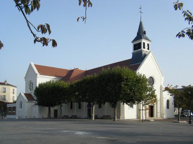 La première pierre est posée en 1866 et l’inauguration a lieu en 1875. En hommage à Urbain Sartoris, la chapelle est baptisée du prénom de…
