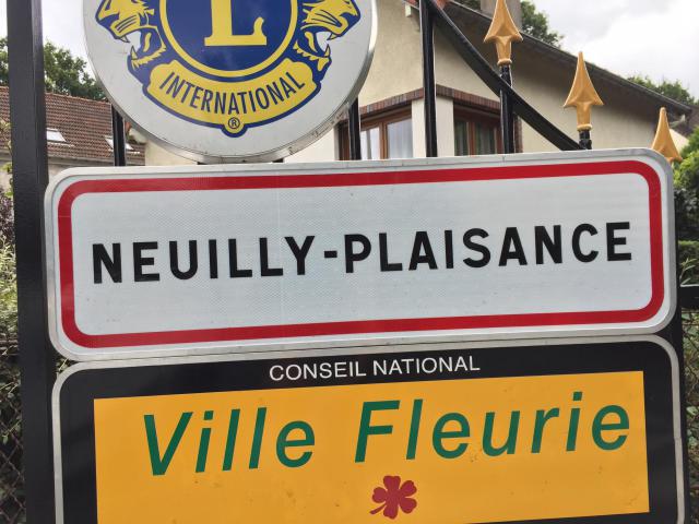 Panneau d'entrée à Neuilly-Plaisance.