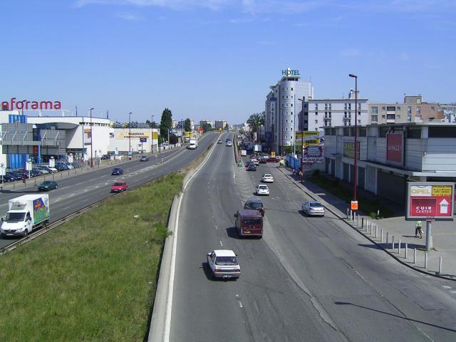 Zone commerciale et Route Nationale 3, direction Meaux Photo personnelle (own work) de Marianna
