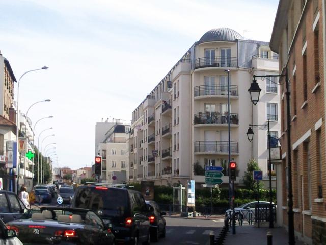 Immeuble dans le centre-ville de Drancy, emplacement de l'ancien collège Paul Bert.