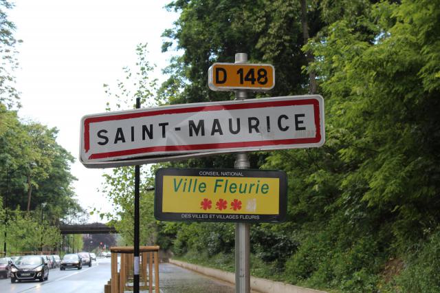 Panneau d'entrée dans Saint-Maurice, Val-de-Marne.