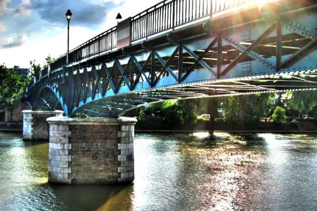 "La passerelle" links Bry-sur-Marne and Le Perreux-sur-Marne. These are located in Paris suburb, in France. This bridge was actually…