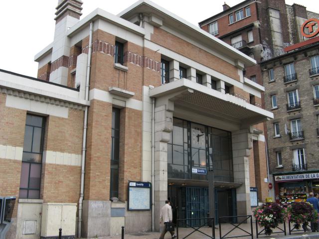 Gare de Gentilly vue de l'extérieur, RER B, France