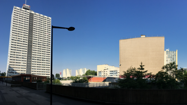 La Tour Rodin (à gauche) dans le quartier du Bois-l'Abbé, à Champigny-sur-Marne