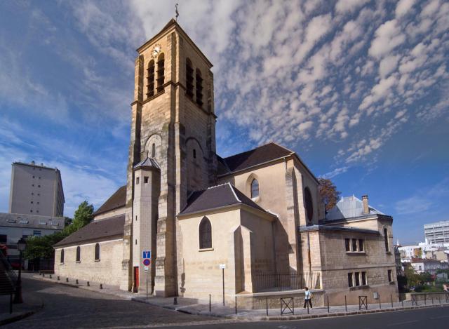 Église Saint-Pierre-Saint-Paul, Ivry-sur-Seine, Val-de-Marne, France. Vue depuis la rue Gaston-Cornavin.