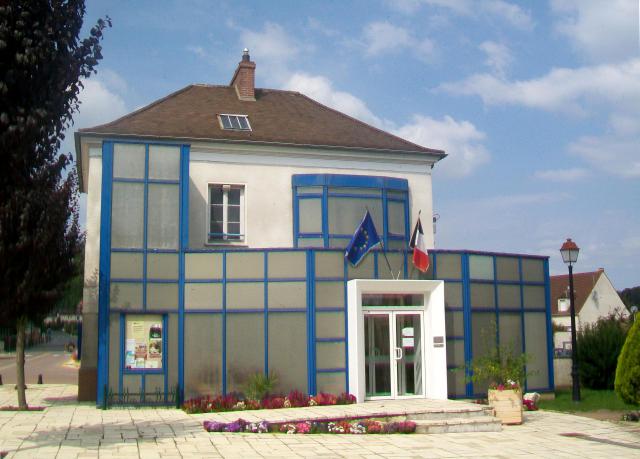 La mairie de Baillet-en-France, façade principale, rue Jean-Nicolas.
