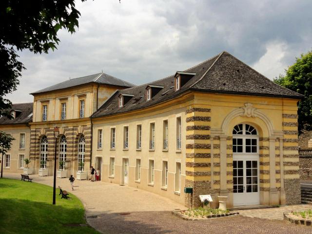 Orangerie du château, actuel conservatoire municipal de musique et de danse, 23-27 rue du Temple.