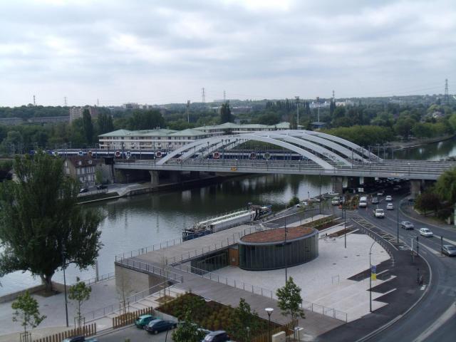 Le pont ferroviaire entre Pontoise et Saint-Ouen-l'Aumone