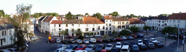 Panoramique de la place du 8 Mai 1945 à Gonesse (Val-d'Oise), France