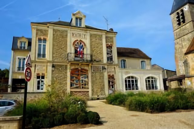 Mairie en péril. Longuesse