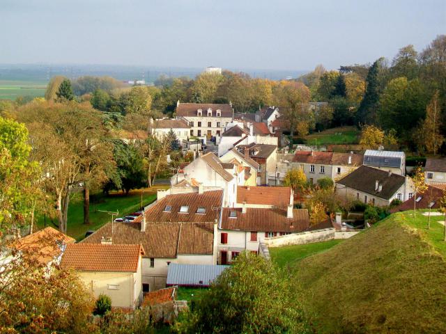 Vue sur l'est du vieux village depuis le second étage du château.