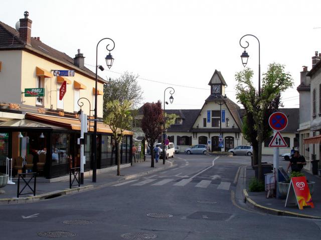Gare de Saint-Leu-la-Forêt (Val-d'Oise), France