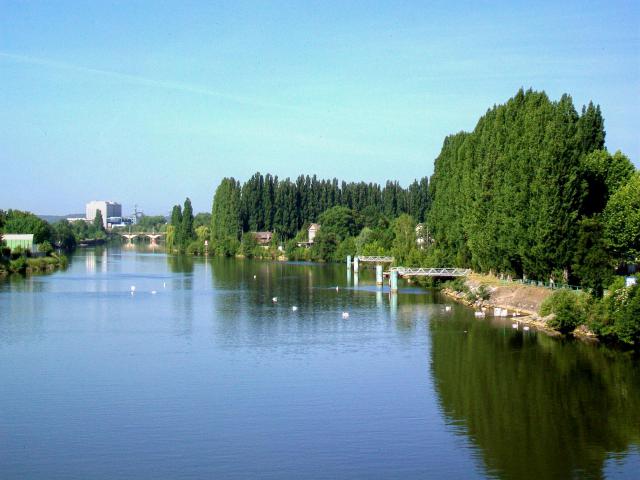 L'Oise à Persan (rive droite), depuis le pont entre Persan et Beaumont-sur-Oise.