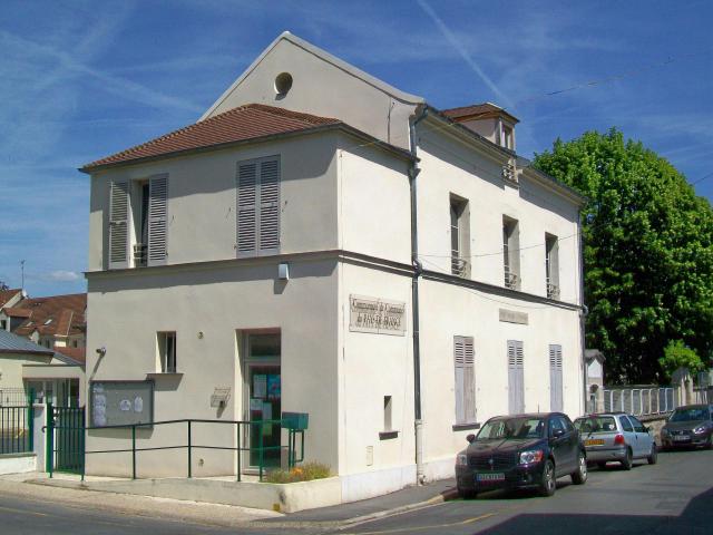 L'ancienne école des garçons de 1839, rue Bonnet. C'est le premier bâtiment à Luzarches construit spécifiquement pour accueillir une école…