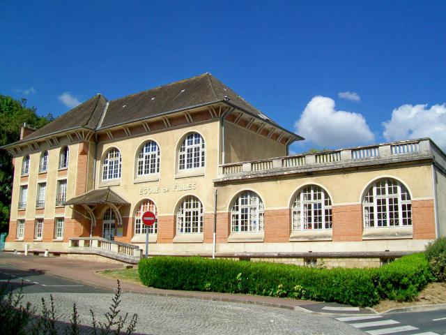 L'ancienne école des filles inaugurée en 1938 et remplacée par l'école élémentaire mixte Louis Jouvet. Le bâtiment sert aujourd'hui de…