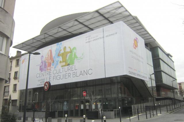 façade du centre culturel du Figuier blanc à Argenteuil (95) France