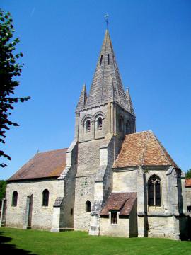 Vue d'ensemble de l'église depuis le sud-est.