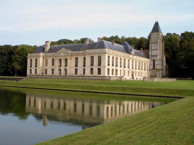 Le château de Méry-sur-Oise (Val-d'Oise), France Vue du nord-ouest sur parc, au fond à droite, l'église paroissiale Septembre 2007 Photo…