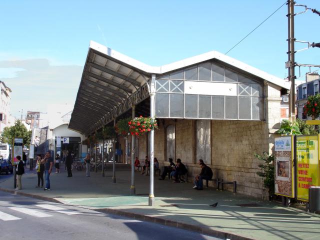 La gare routière (ancienne halle du « Refoulons ») à Enghien-les-Bains (Val-d'Oise, France).