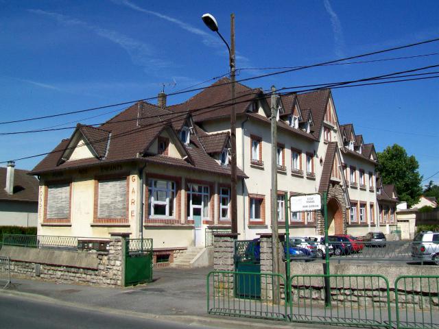 L'ancienne école communale Fosses-Gare, construite entre 1932-36 pour les enfants dans les nouveaux lotissements nés depuis les années…