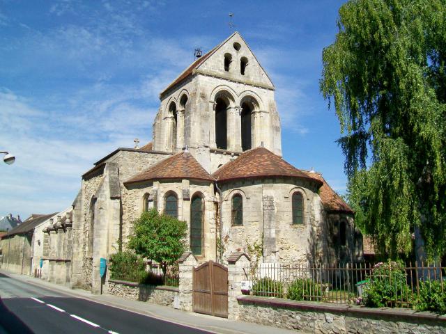 L'église Saint-Étienne de Fosses, dont le chœur et la partie centrale de la nef, de style romane, datent du XIIe siècle. L'on remarquera…