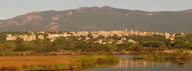 Vue op Porto-Vechio vun Osten. Porto