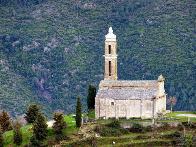 Aiti, Casaluna (Castagniccia / Corse) - Vue depuis la RD 239 de la façade NO de l'église Saint-Étienne
