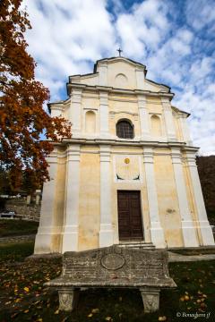 Felce, Castagniccia (Haute-Corse) - L'église paroissiale Saint-Côme-et-Saint-Damien, vue de face