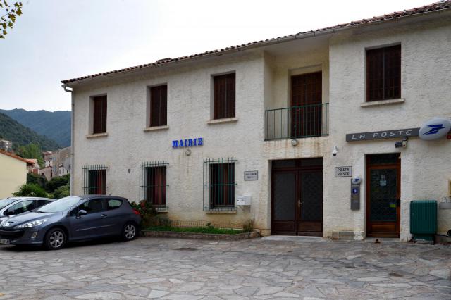 Omessa, Talcini (Corse) - La mairie et le bureau de la Poste